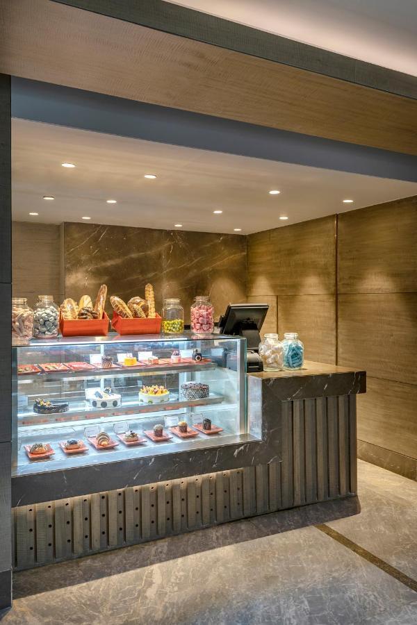 فندق Radisson Blu Towers Kaushambi Delhi Ncr غازي أباد المظهر الخارجي الصورة The Pastry Shop