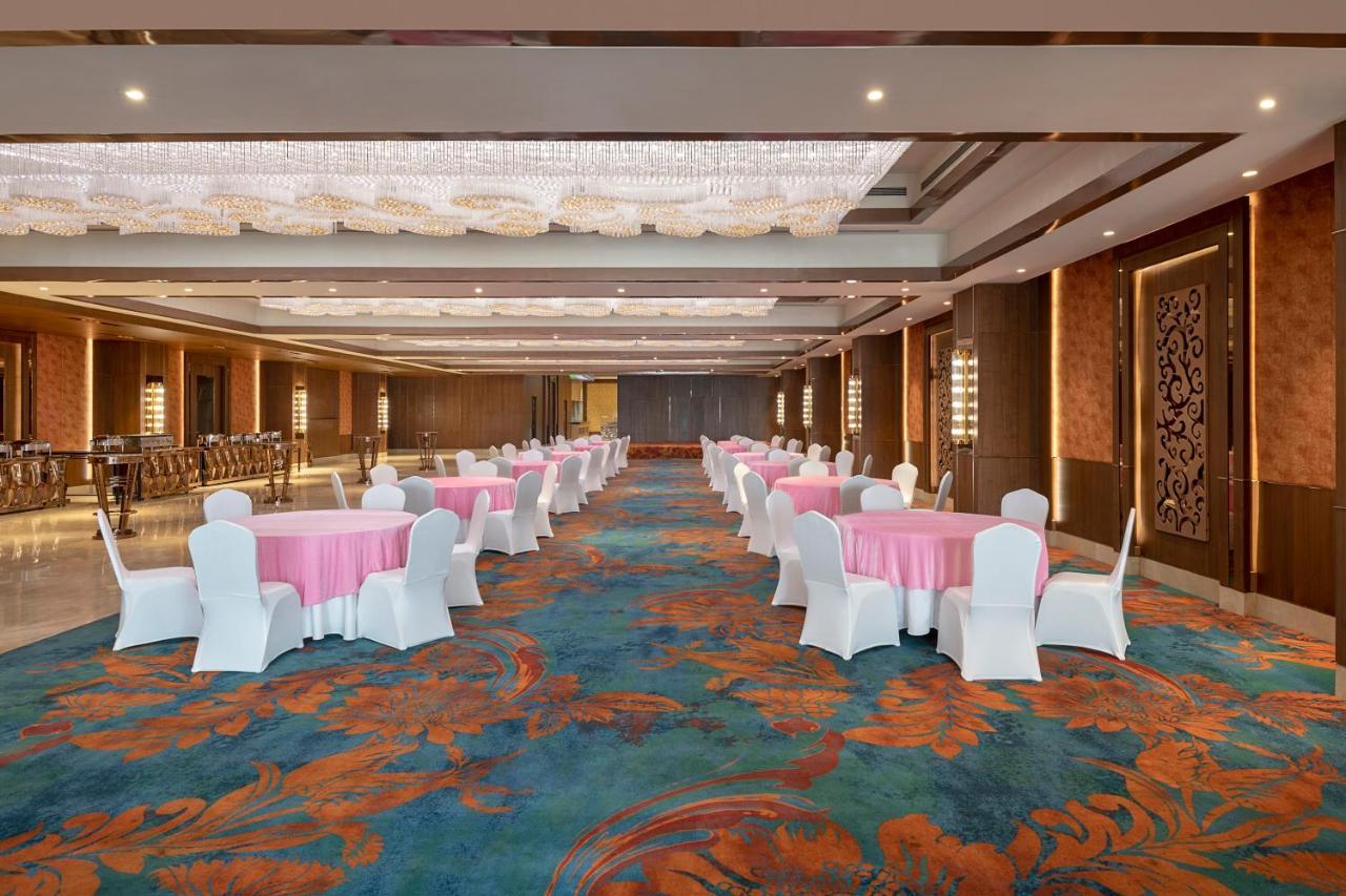 فندق Radisson Blu Towers Kaushambi Delhi Ncr غازي أباد المظهر الخارجي الصورة The Grand Ballroom