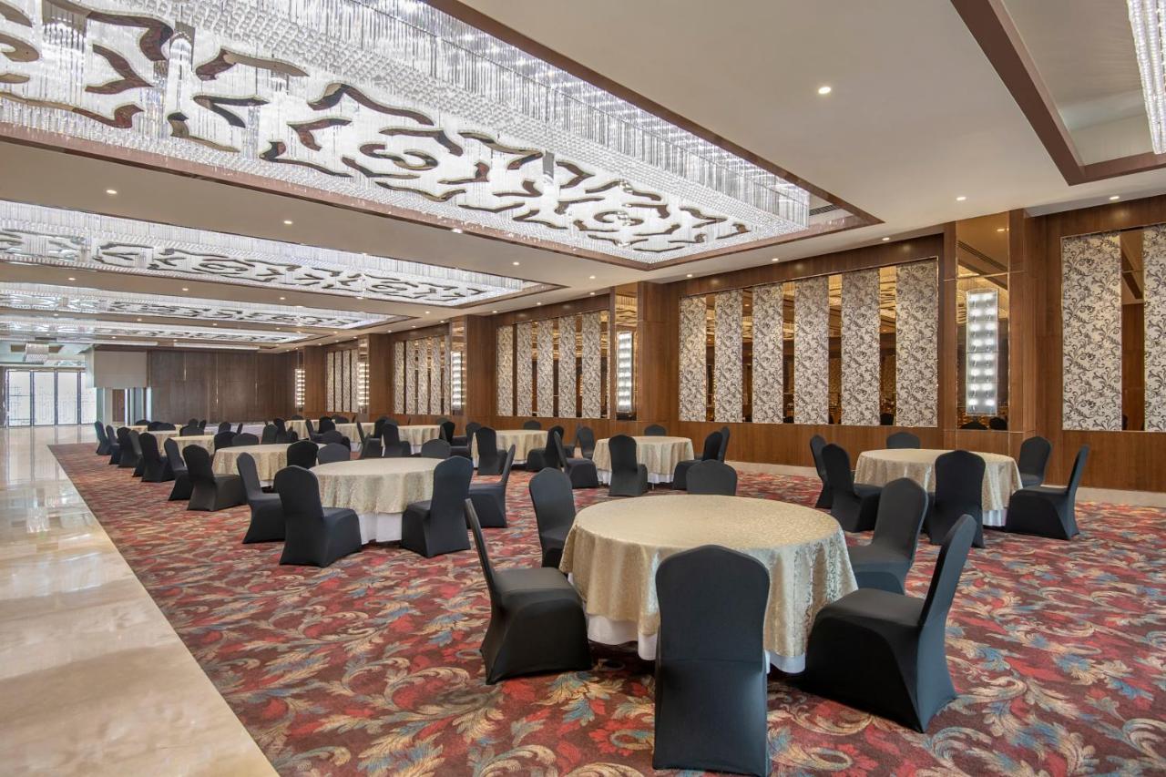 فندق Radisson Blu Towers Kaushambi Delhi Ncr غازي أباد المظهر الخارجي الصورة The ballroom