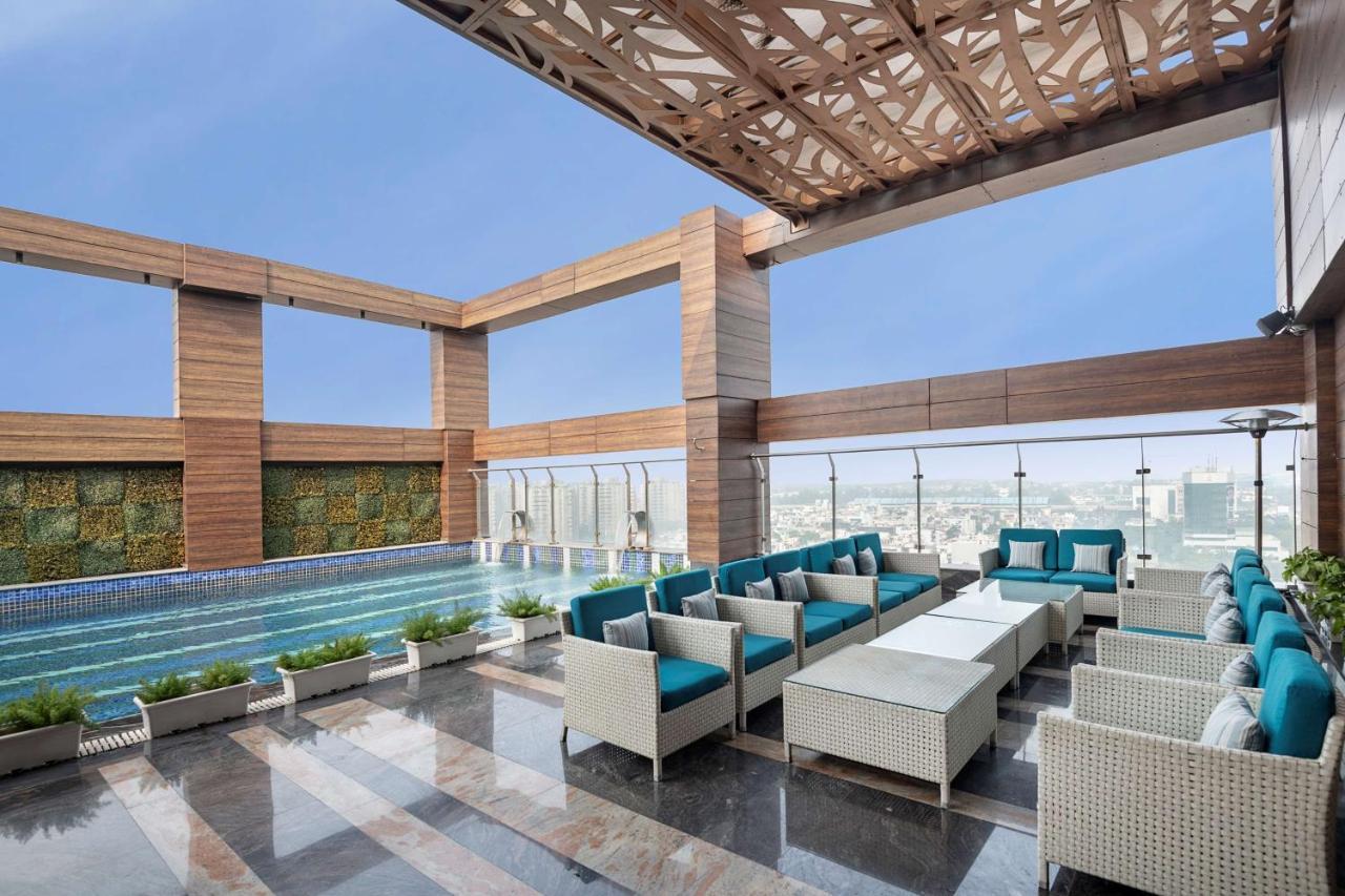 فندق Radisson Blu Towers Kaushambi Delhi Ncr غازي أباد المظهر الخارجي الصورة The Sky Bar