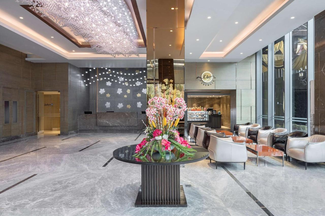 فندق Radisson Blu Towers Kaushambi Delhi Ncr غازي أباد المظهر الخارجي الصورة Lobby