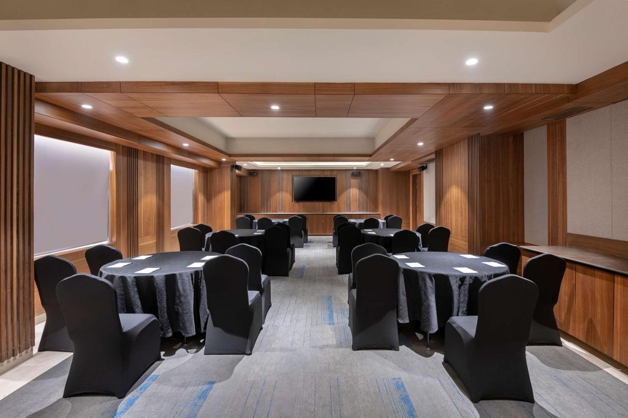 فندق Radisson Blu Towers Kaushambi Delhi Ncr غازي أباد المظهر الخارجي الصورة Meeting room at the hotel