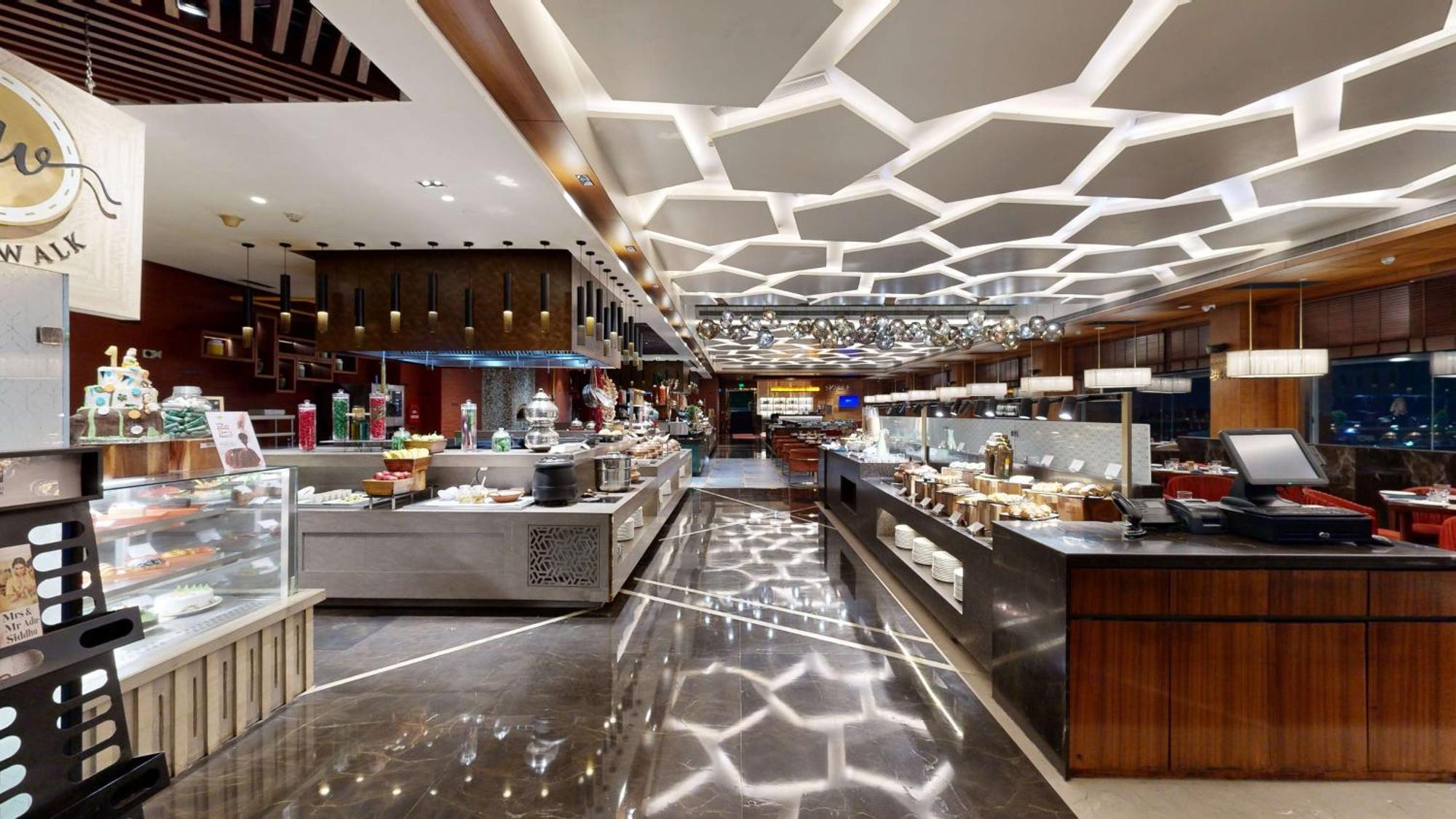 فندق Radisson Blu Towers Kaushambi Delhi Ncr غازي أباد المظهر الخارجي الصورة The buffet at the hotel