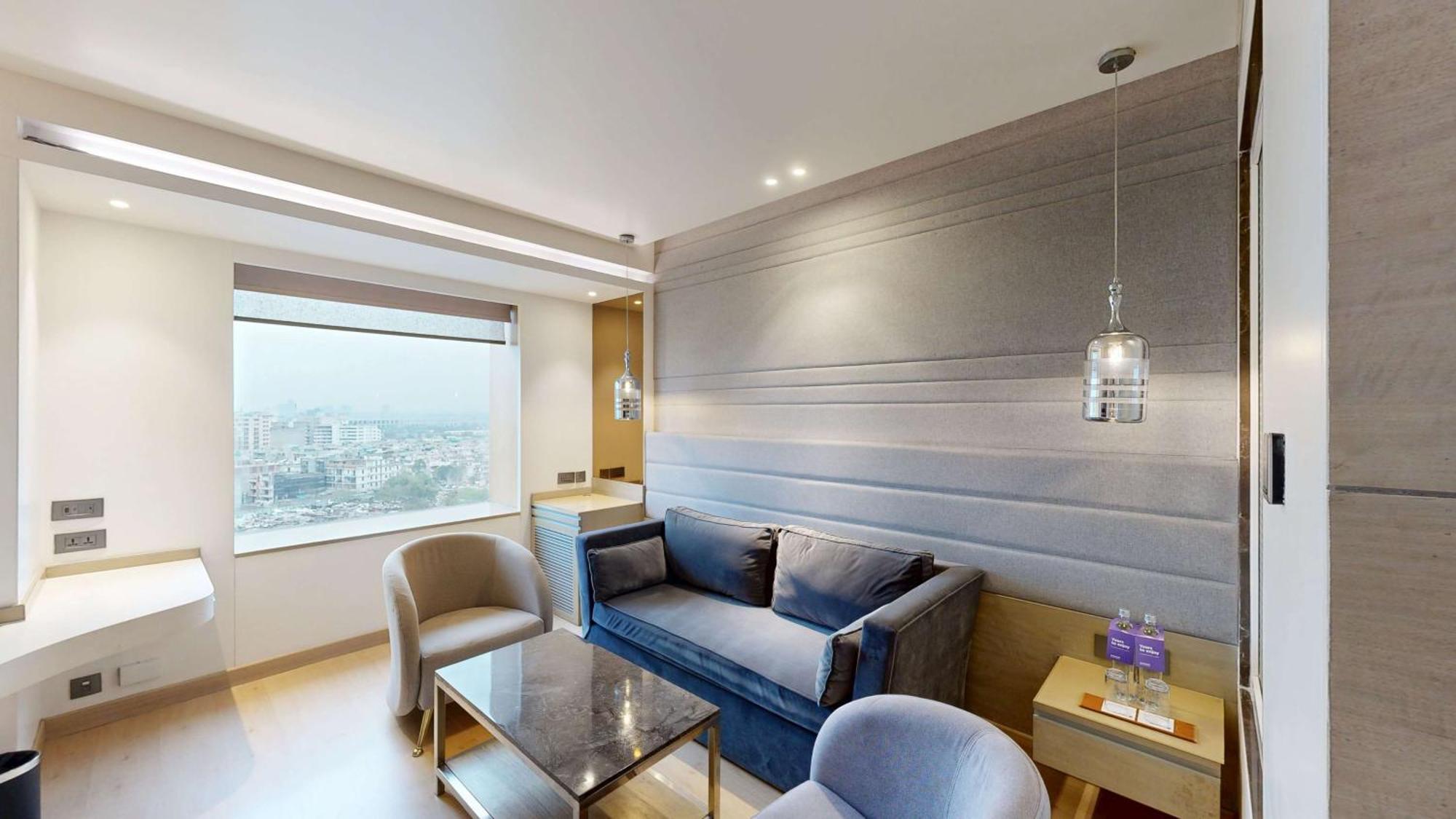 فندق Radisson Blu Towers Kaushambi Delhi Ncr غازي أباد المظهر الخارجي الصورة A suite at the hotel